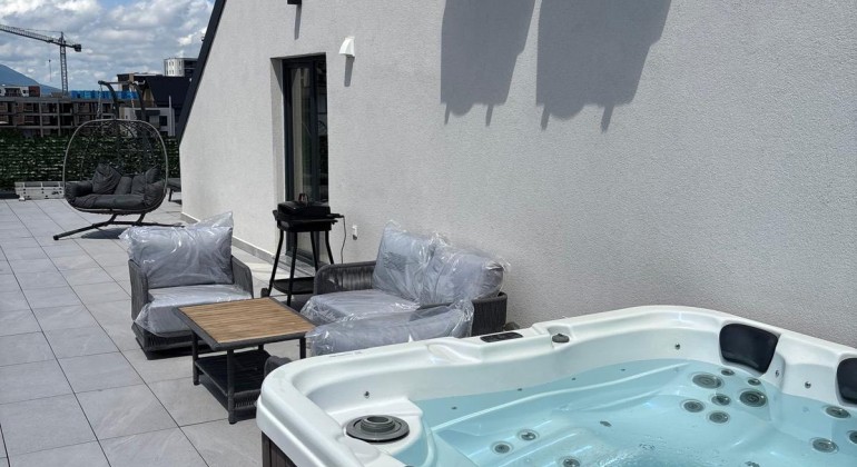 Regim Hotelier PENTHOUSE LUXURY Jacuzzi Terasă 85 mp Parcare Subterană Coresi Brașov Brasov