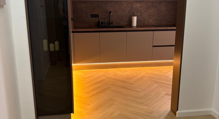 Regim Hotelier PENTHOUSE LUXURY Jacuzzi Terasă 85 mp Parcare Subterană Coresi Brașov Brasov