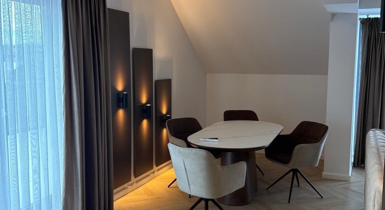 Regim Hotelier PENTHOUSE LUXURY Jacuzzi Terasă 85 mp Parcare Subterană Coresi Brașov Brasov