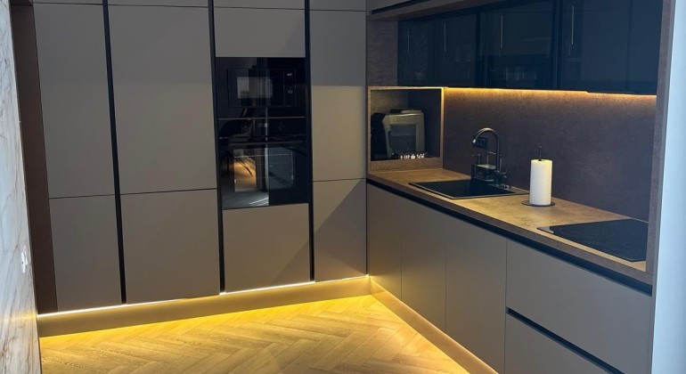 Regim Hotelier PENTHOUSE LUXURY Jacuzzi Terasă 85 mp Parcare Subterană Coresi Brașov Brasov