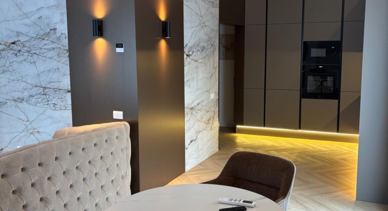 Regim Hotelier PENTHOUSE LUXURY Jacuzzi Terasă 85 mp Parcare Subterană Coresi Brașov Brasov